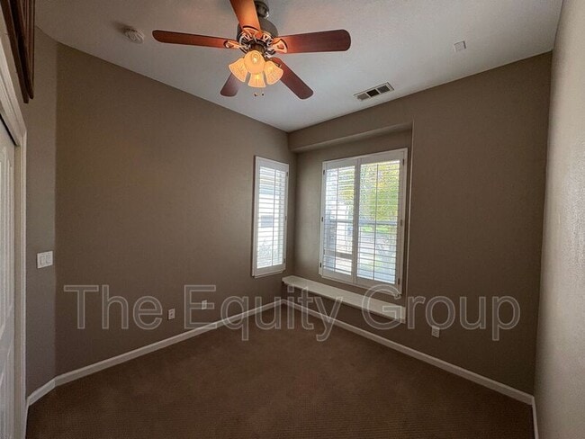 Building Photo - 2511 S Peppertree St