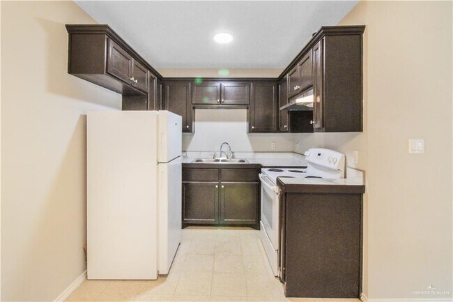 Building Photo - 2901 E de la Rosa Dr