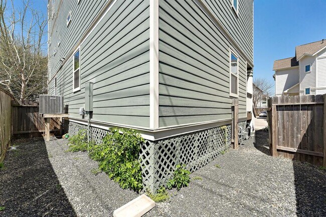 Building Photo - 1129 Beasley Hills Ln