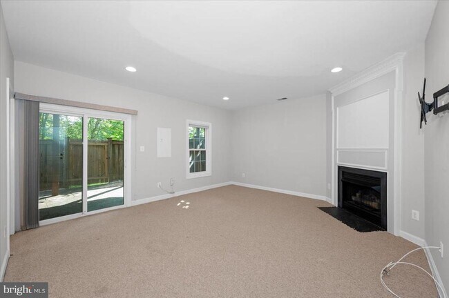 Building Photo - 4576 Fair Valley Dr