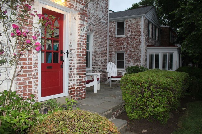 Building Photo - "Coming Soon" NW DC locale...3 level - 2/2.5 w/ off street parking  - 15 months only -