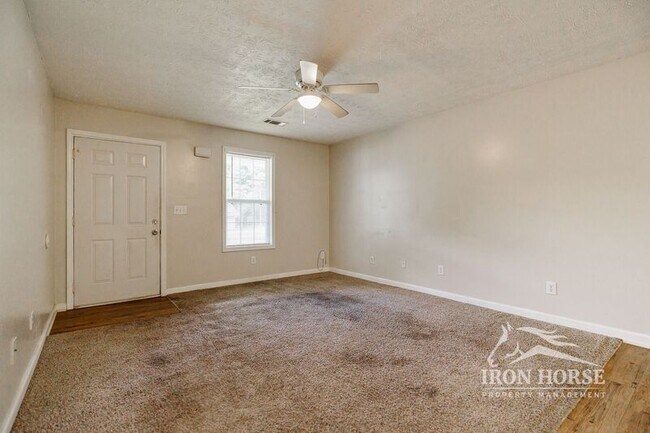 Building Photo - 605 Baron Dr