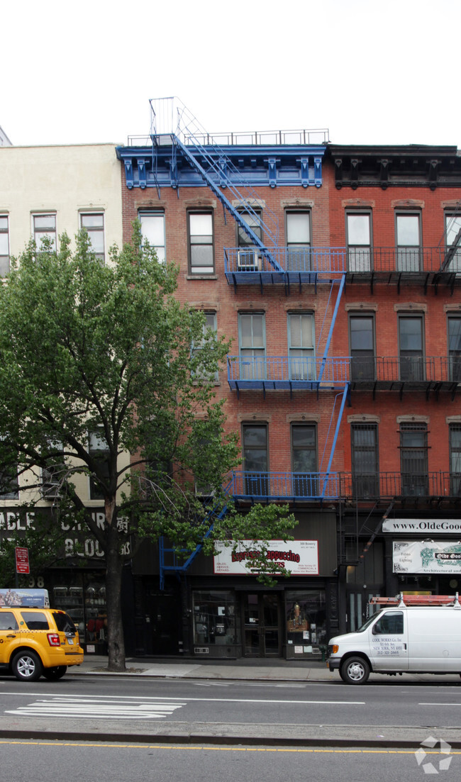 Building Photo - 300 Bowery