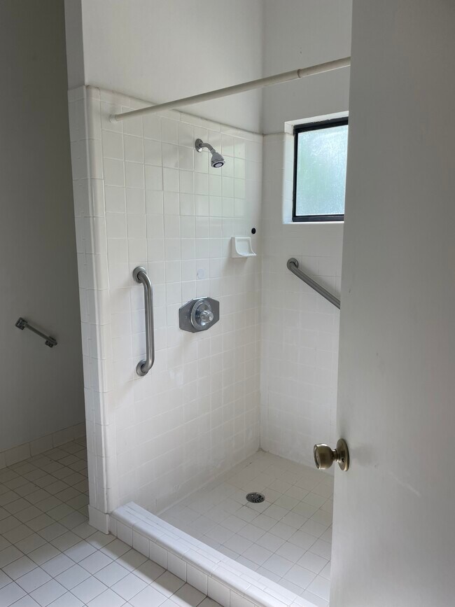 Building Photo - 6534 NW 37th Terrace