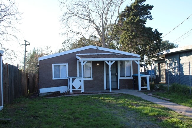 Building Photo - 1 Bedroom, 1 Bathroom House in Antioch with Washer/Dryer Hookup