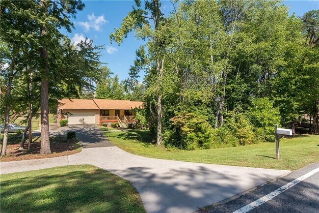Building Photo - 2139 Groover Rd