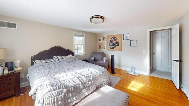 Building Photo - 28 Chelmsford Rd