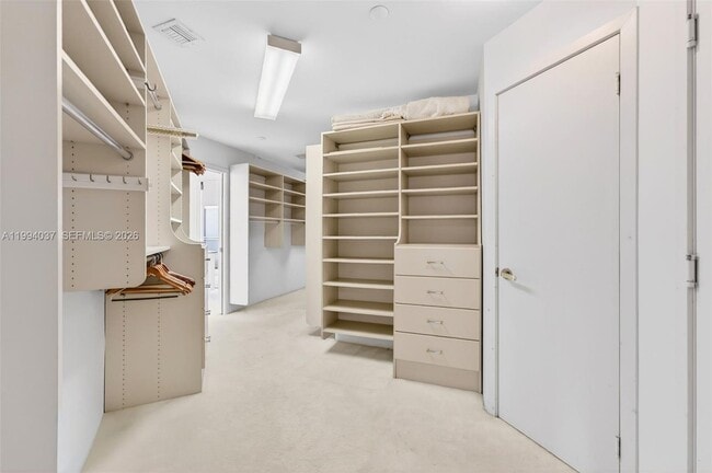 Building Photo - 2800 Island Blvd