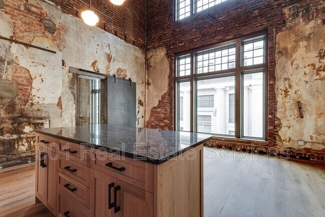 Building Photo - 124 Monroe Ave