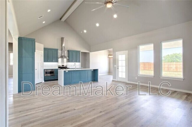 Building Photo - 3117 SE 35th St