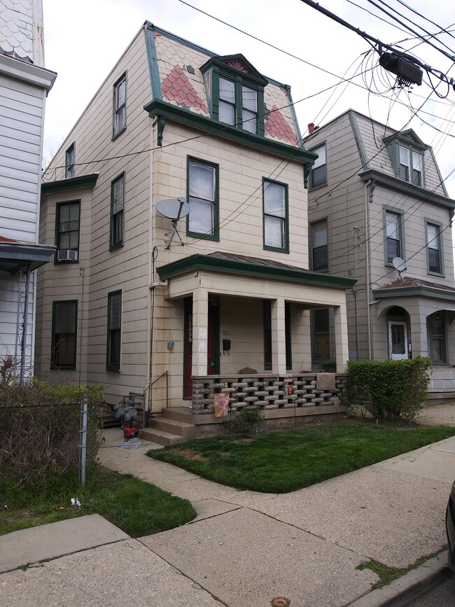 Building Photo - 312 E University Ave