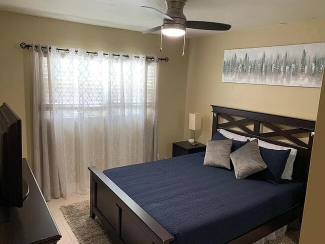 Building Photo - 4220 Fifth Ave