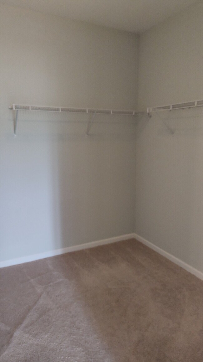 Building Photo - Spacious Home in a Gated Community!!!