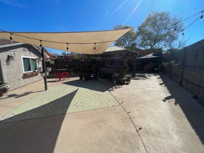 Building Photo - 2103 Starburst Ln