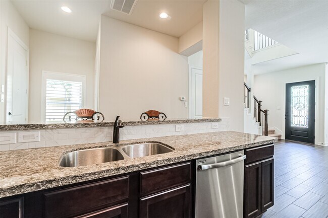 Building Photo - 9 Laurelwood Dr