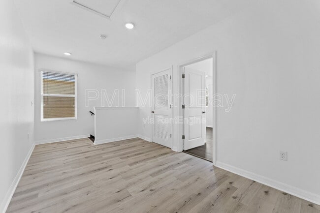 Building Photo - 105 Lacewing Pl