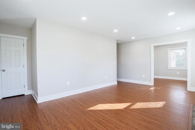 Building Photo - 21411 Montgomery Ave