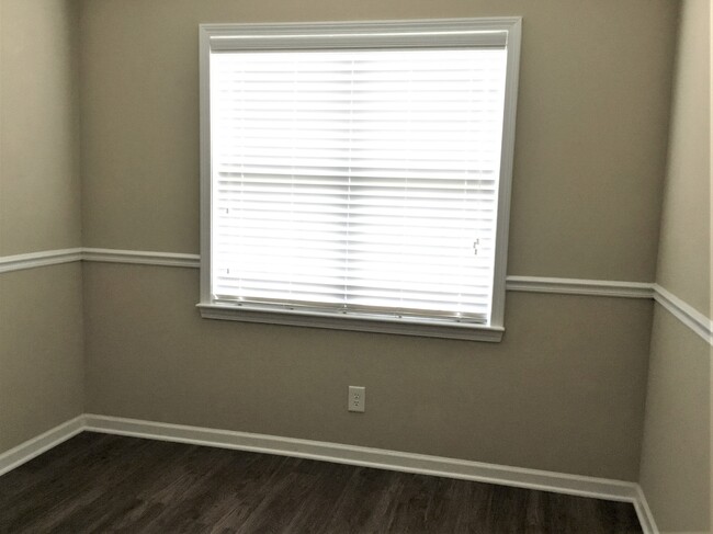 Building Photo - 408 Sunland Drive