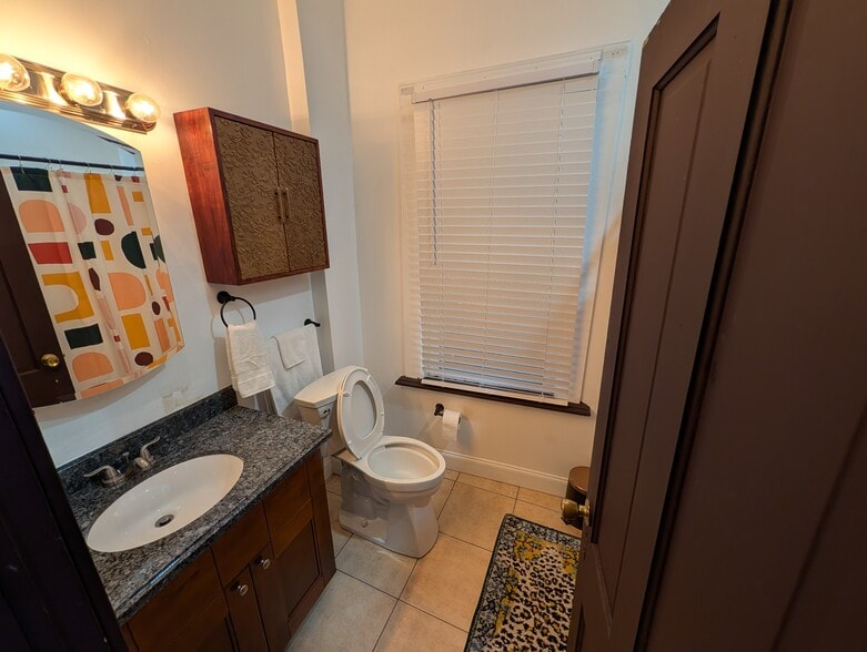 Building Photo - 838 S High St