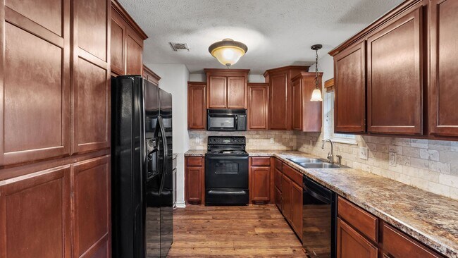 Building Photo - Charming Brick Home