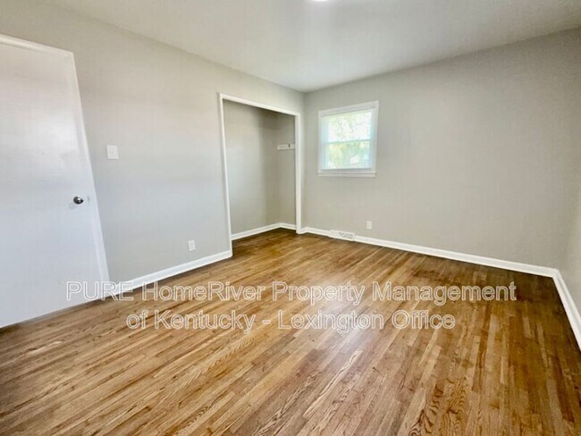 Building Photo - 629 Kent Dr