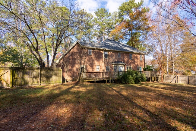Building Photo - 4135 Knollcrest Cir N