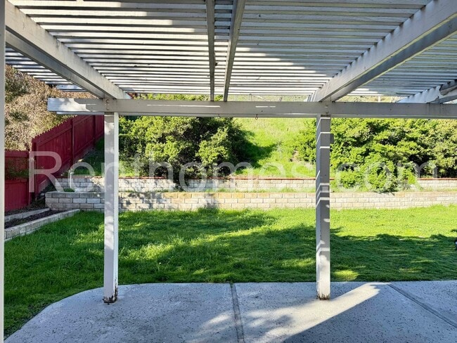 Building Photo - 371 Compass Rd