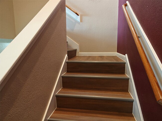 Building Photo - 7915 Moss Springs Ct