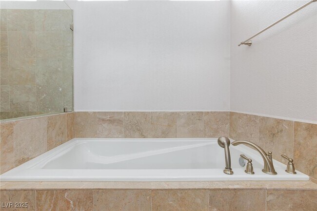 Building Photo - 8949 Diamond Falls Dr