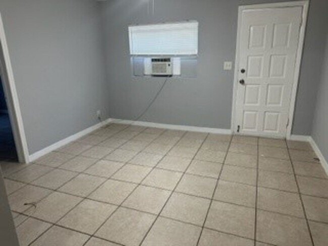 Building Photo - Atlantic 1016 Douglas