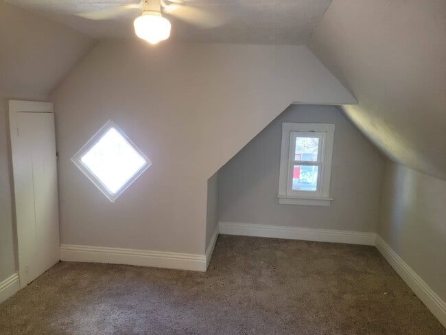 Building Photo - 218 Dewey Ave