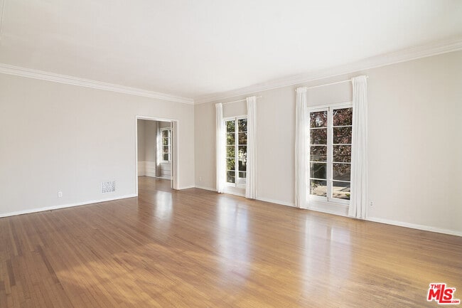 Building Photo - 1215 S Alfred St