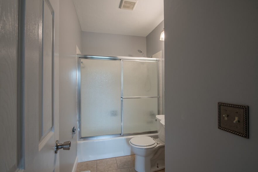 Building Photo - 1449 Coachway Ln