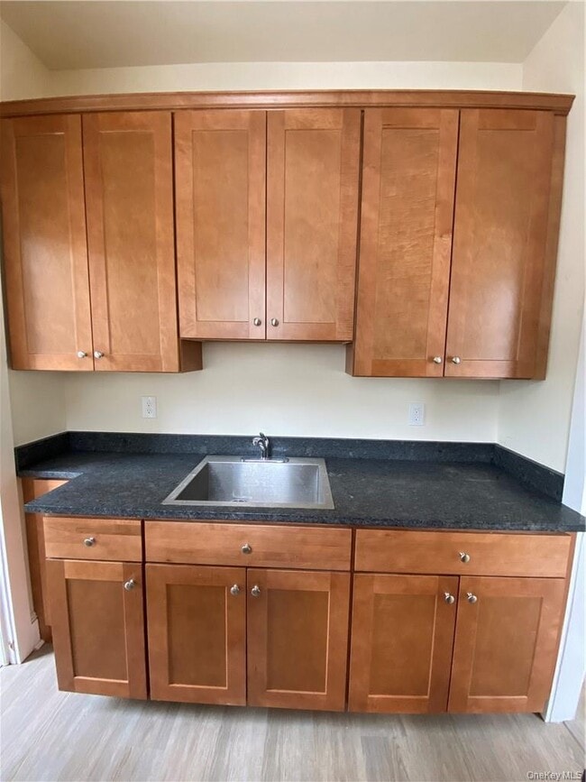 Building Photo - 8 Franklin Ave