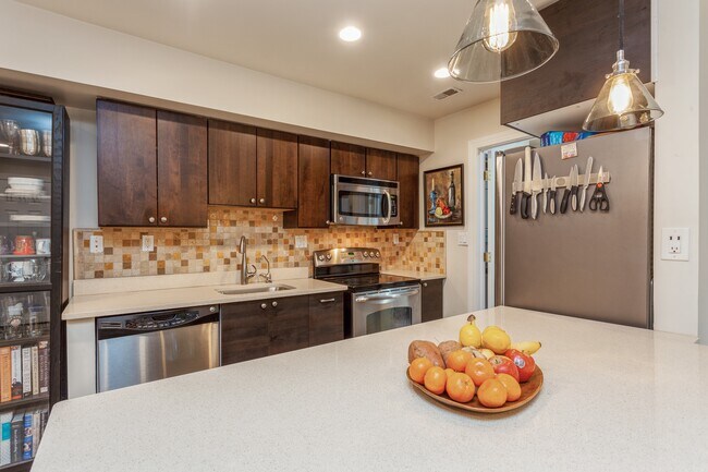 Building Photo - 304 Q St NW