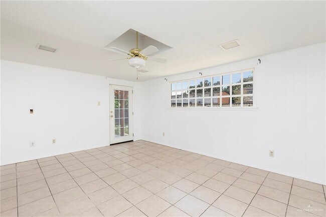 Building Photo - 21 Orchid Ave