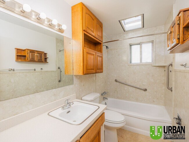 Building Photo - Charming 3+ Bedroom Home in the Coveted Co...