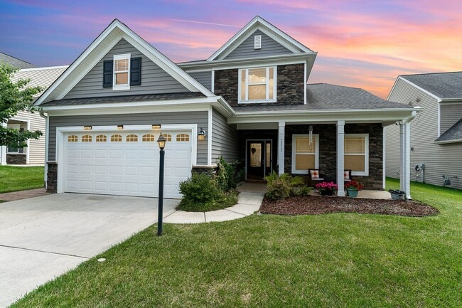 Primary Photo - Beautiful 4/3 in High Point