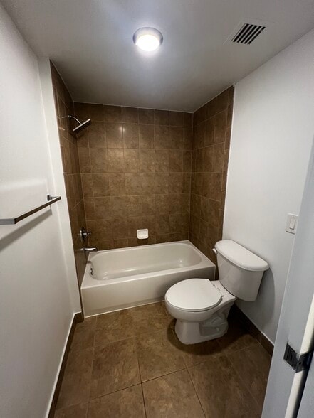 Building Photo - 1031 NW 19th Ct