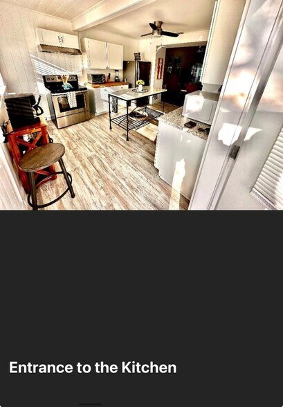 Building Photo - 136 S Oleander Ave