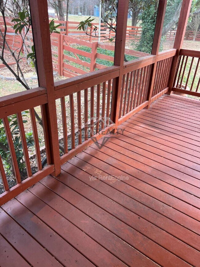 Building Photo - 1244 Mountain View Rd