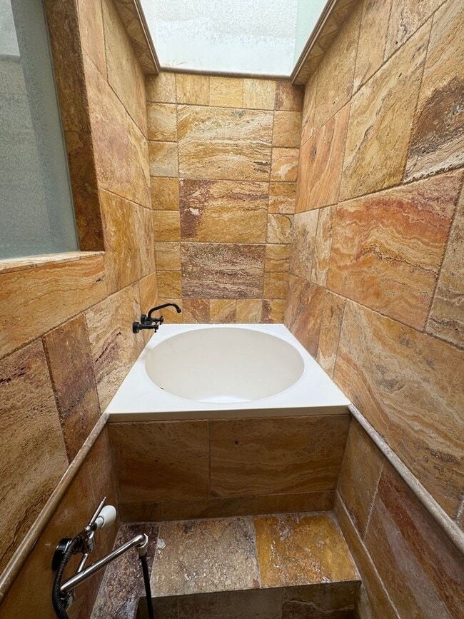 Building Photo - Comfort and Community in Thousand Oaks