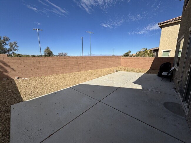 Building Photo - 235 Moonshot St