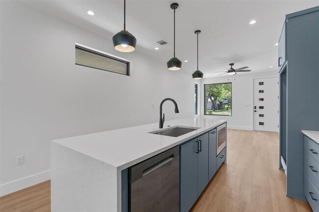 Building Photo - 1402 Beckett St