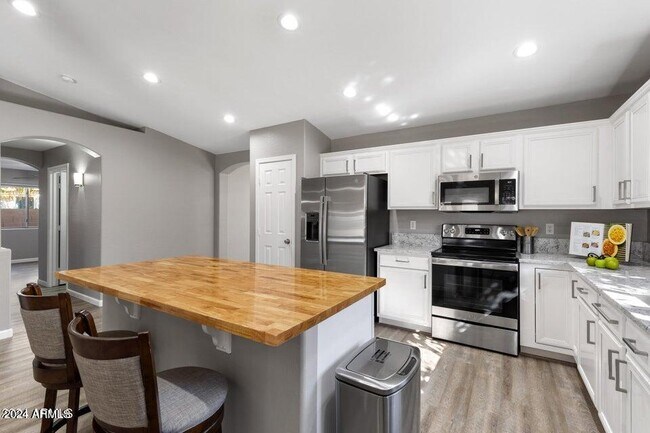 Building Photo - 21303 E Vía Del Palo