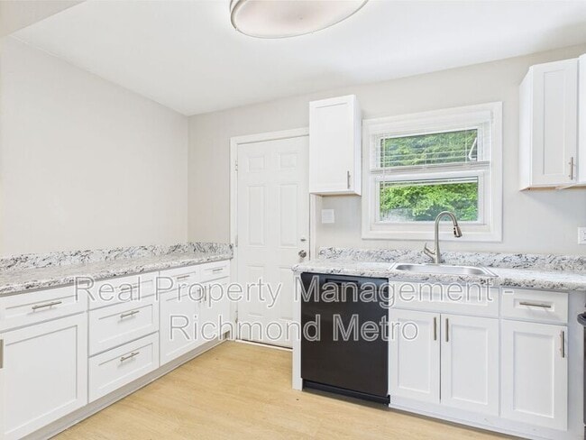 Building Photo - 2701 Midlothian Tpke