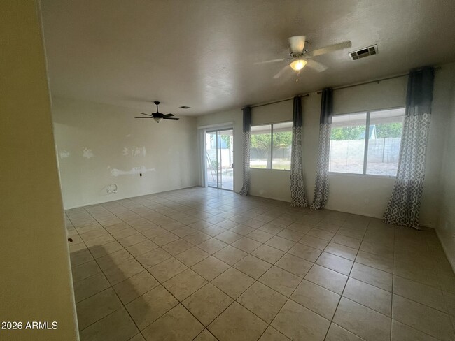 Building Photo - 291 S Forest Dr