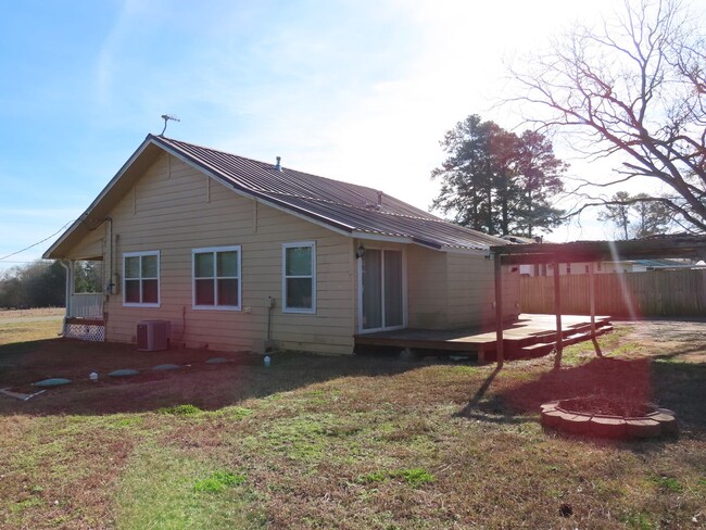 Building Photo - Country Living in Troup! Updated 3 Bedroom...