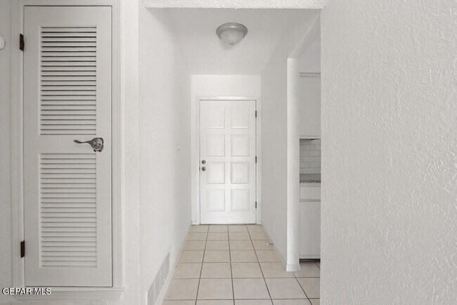 Building Photo - 2117 Anise Dr