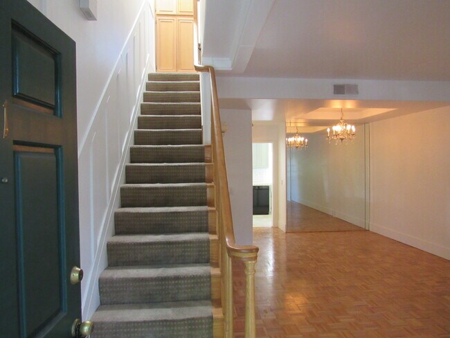 Building Photo - 5145 Yarmouth Ave